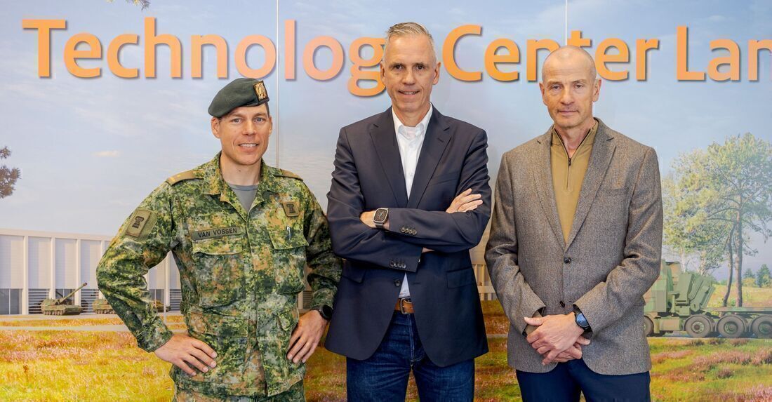 Van links naar rechts Majoor Guillaume van Vossen, Marc van Noort en Ruud Schuurman