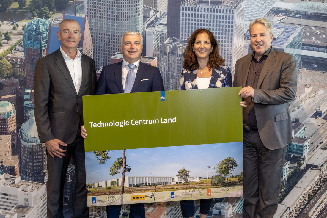 de 4 ondertekenaars staan samen op de foto